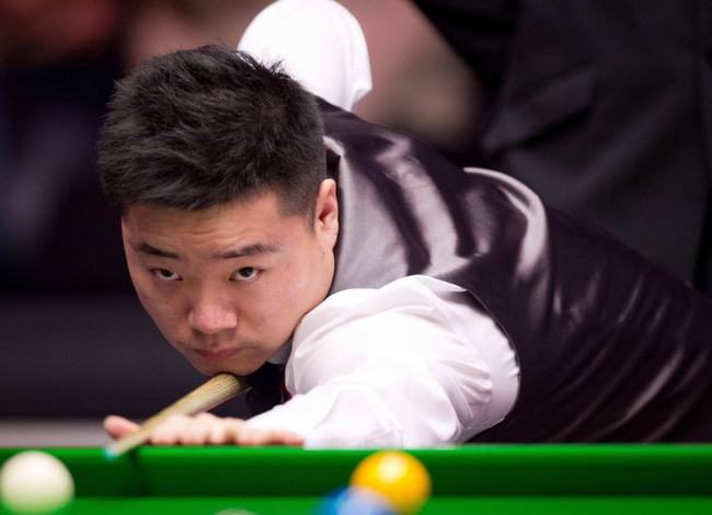 他的脚下移 他的脚下移