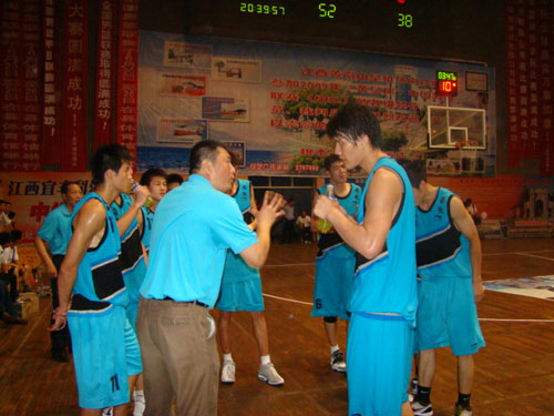 某动作叙事 某动作叙事